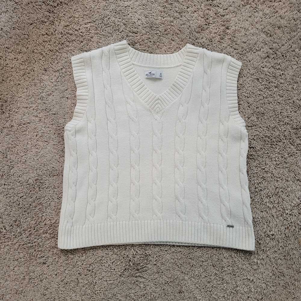 Women's Cable Knit Sweater Vest - White
